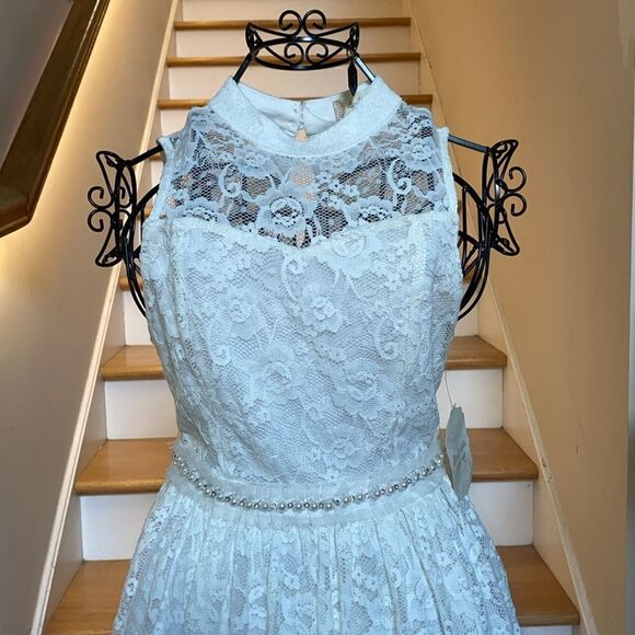 ✨🆕✨Altar’d State Elegant Lace with Pearl Crystal Band Lined Dress ✨ 👗 ✨ - Picture 4 of 13